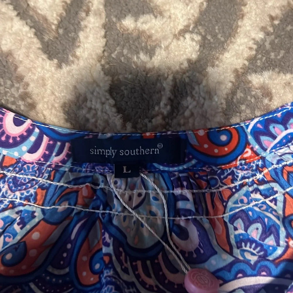 Simply southern new blouse. Size large. Silky feeling. NWT v neck - Picture 4 of 4